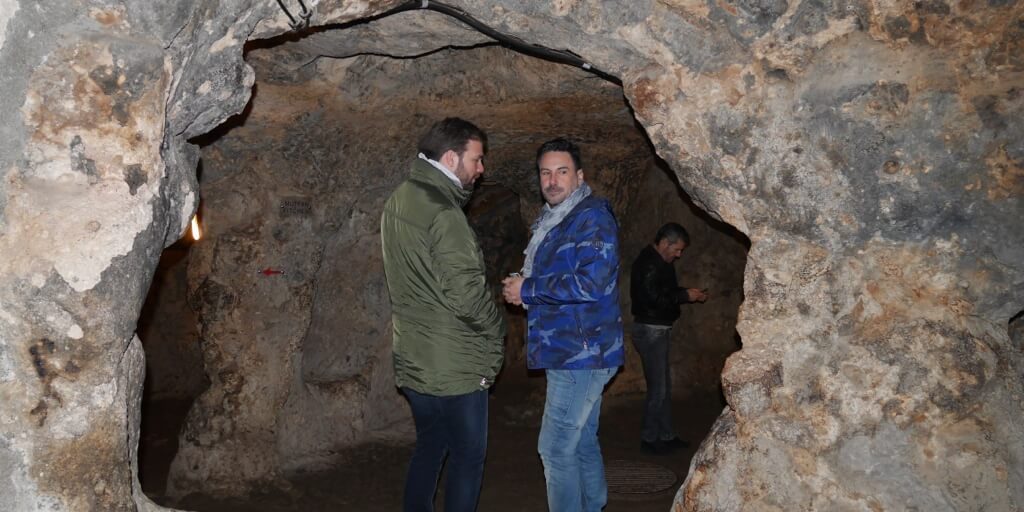 26ED7729-2658-4BB6-A5C9-CDD4C8218D4B_1_105_c