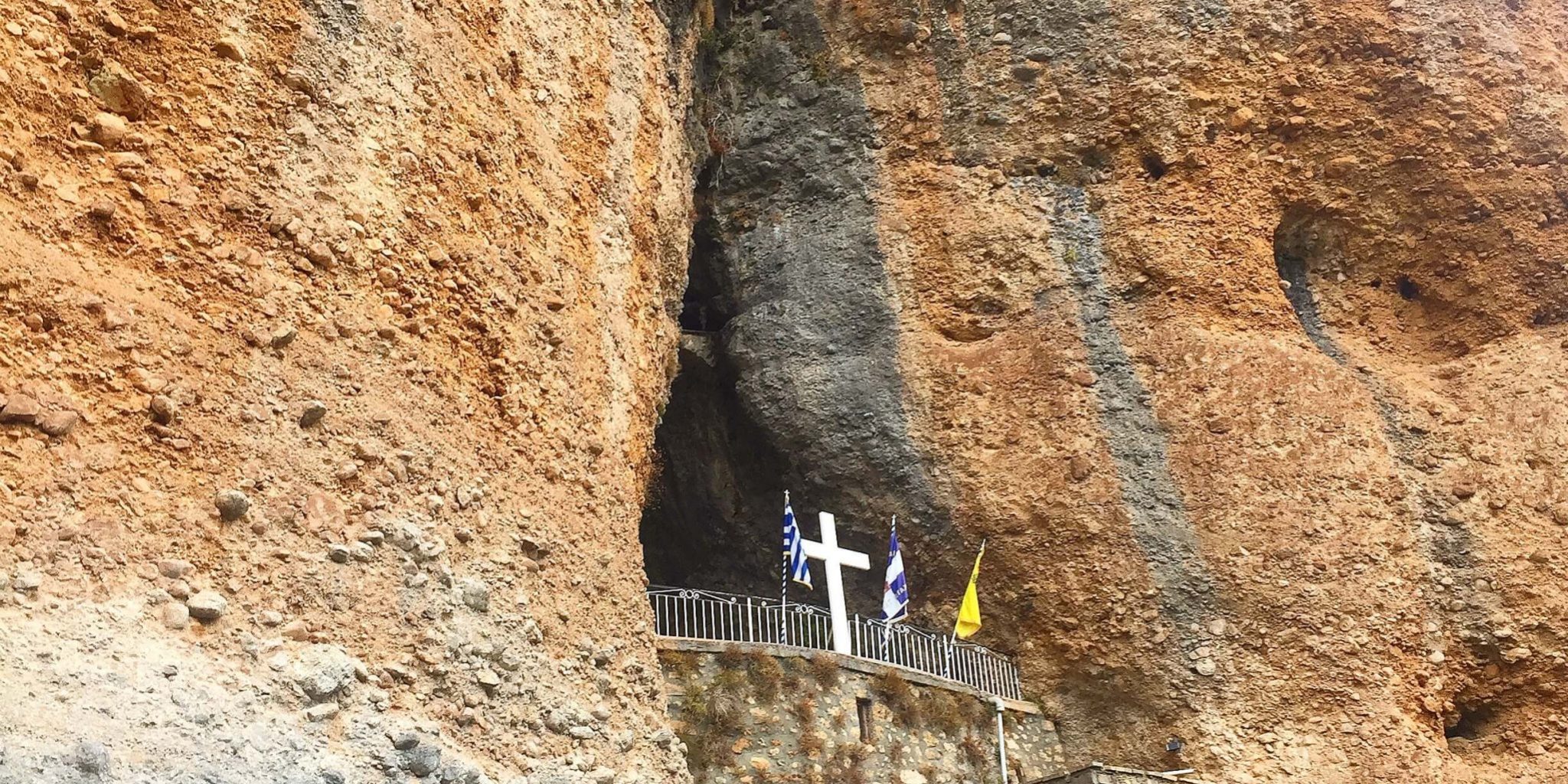 Μετέωρα Κορινθίας: Ιέρα Μονή της Παναγίας των βράχων