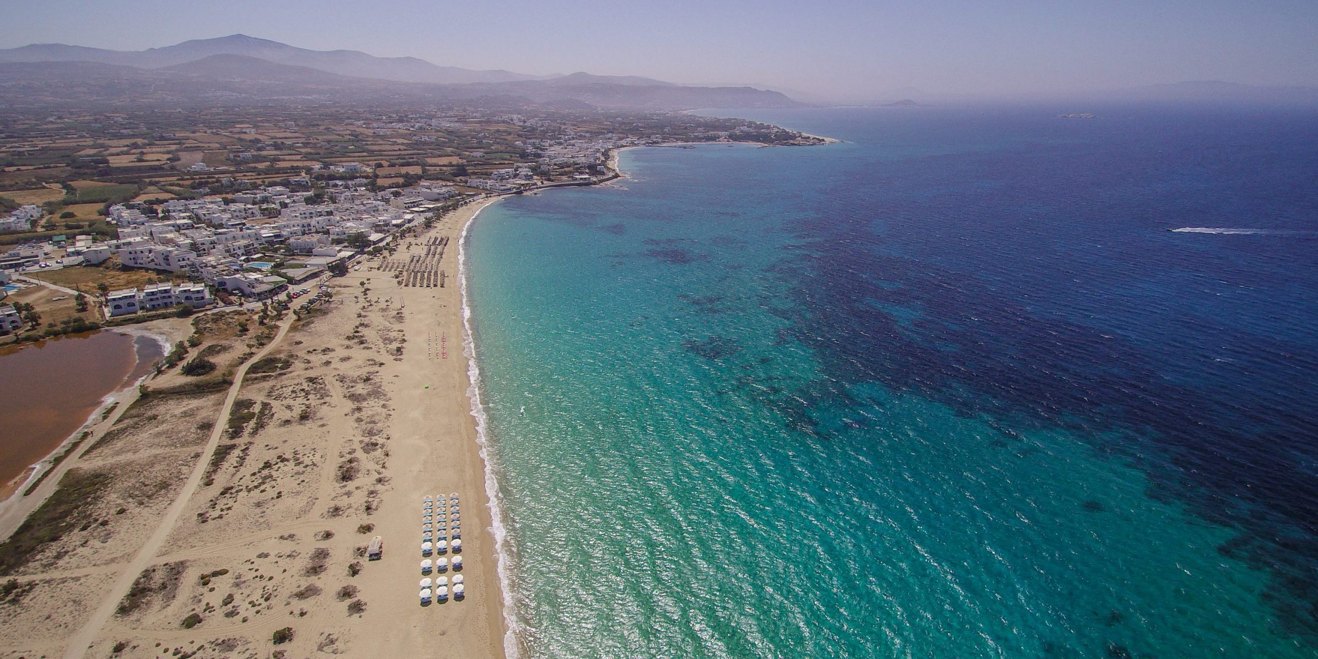 YUN00085 Άγιος Προκόπιος: Το χωριό της Νάξου με την διάσημη παραλία.