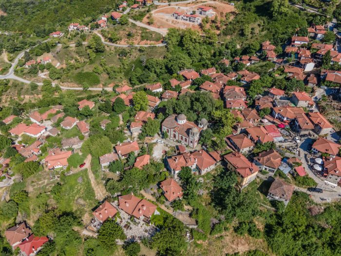 Cine iris_181 Παλαίος Παντελεήμονας: Πάσχα στο χωριό των Ολύμπιων Θεών