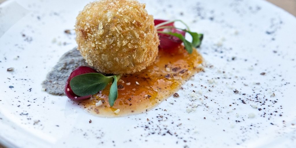 ??????? ????????? ?? ΚΡΕΜΑ ΜΑΝΙΤΑΡΙΟΥ 2 Κροκέτες Γραβιέρας Νάξου Π.Ο.Π. : Με κρέμα Μανιταριού