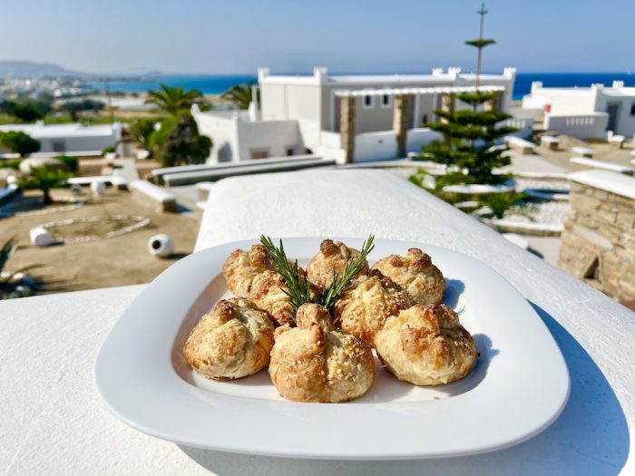 Ναξιώτικα πουγκιά: Με γραβιέρα Νάξου