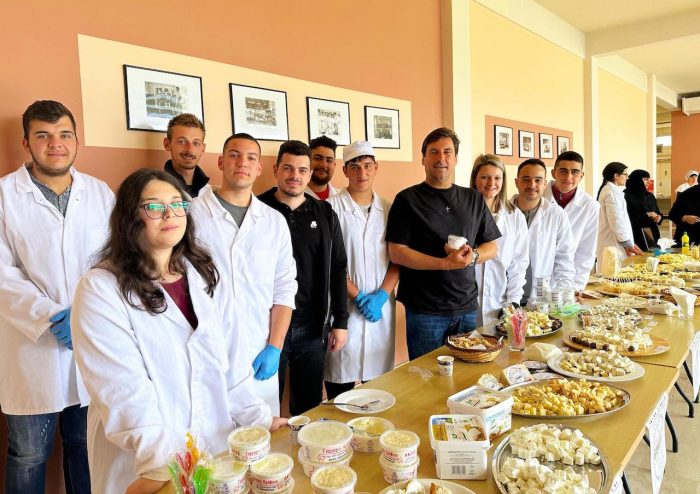 AB3F4E65-0452-4CB3-B09C-E97E7956315F