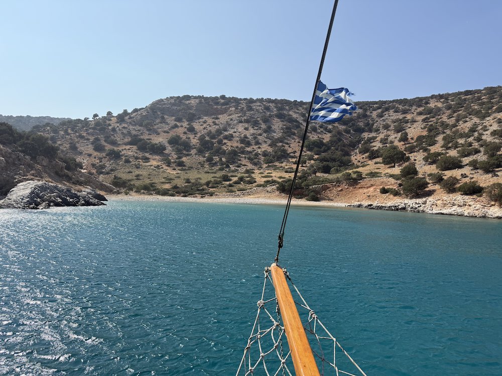 Για βουτιές στη Σπηλιά της Ρίνας στην Νάξο