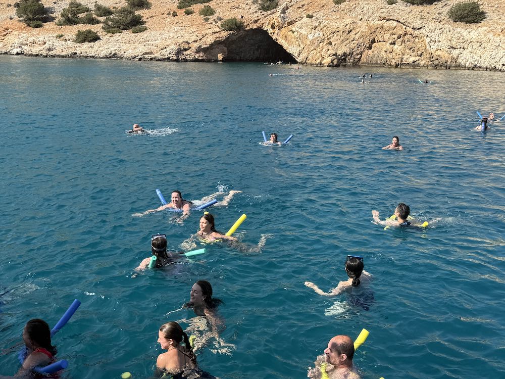 Για βουτιές στη Σπηλιά της Ρίνας στην Νάξο