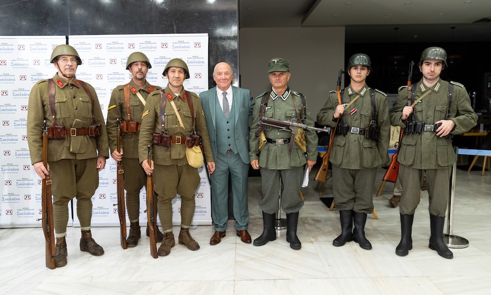 Σουλτανά:Το Βιβλίο του Μένιου Σακελλαρόπουλου