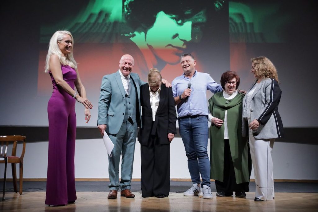 Σουλτανά:Το Βιβλίο του Μένιου Σακελλαρόπουλου