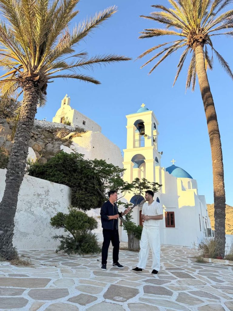 Ταξιδεύοντας στην Ίο: Με τον Χρήστο Νέζο